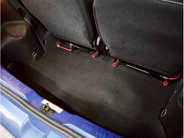 トゥインゴ ゴルディーニ　ルノー・スポール　点検整備付／スペアキー／ＥＴＣ／左ハンドル／ＭＴ／黒革シート／禁煙／修復歴なし／１７ＡＷ／ナビ・ワンセグ／オートエアコン／クルーズコントロール／バックカメラ／ＦＵＪＩＴＳＵＢＯマフラー／新品バッテリー（49枚目）