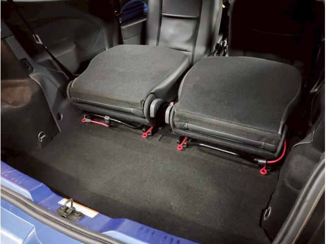 トゥインゴ ゴルディーニ　ルノー・スポール　点検整備付／スペアキー／ＥＴＣ／左ハンドル／ＭＴ／黒革シート／禁煙／修復歴なし／１７ＡＷ／ナビ・ワンセグ／オートエアコン／クルーズコントロール／バックカメラ／ＦＵＪＩＴＳＵＢＯマフラー／新品バッテリー（51枚目）