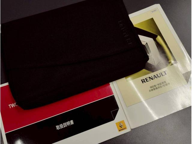 トゥインゴ ゴルディーニ　ルノー・スポール　点検整備付／スペアキー／ＥＴＣ／左ハンドル／ＭＴ／黒革シート／禁煙／修復歴なし／１７ＡＷ／ナビ・ワンセグ／オートエアコン／クルーズコントロール／バックカメラ／ＦＵＪＩＴＳＵＢＯマフラー／新品バッテリー（57枚目）