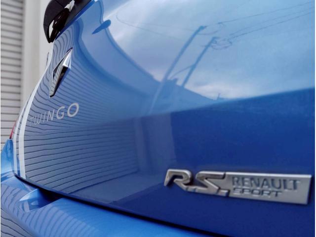 トゥインゴ ゴルディーニ　ルノー・スポール　点検整備付／スペアキー／ＥＴＣ／左ハンドル／ＭＴ／黒革シート／禁煙／修復歴なし／１７ＡＷ／ナビ・ワンセグ／オートエアコン／クルーズコントロール／バックカメラ／ＦＵＪＩＴＳＵＢＯマフラー／新品バッテリー（58枚目）