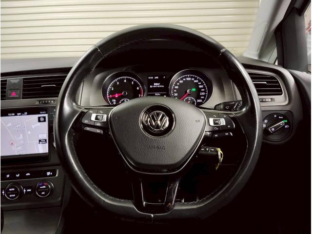 ゴルフ TSIコンフォートラインブルーモーションテクノロジー 点検整備付/スペアキー/ETC/アダプティブクルーズコントロール/オートライト/Bluetooth/禁煙/ナビ/HIDヘッドライト/バックカメラ/左右独立AC/16AW/取説/記録簿(23枚目)