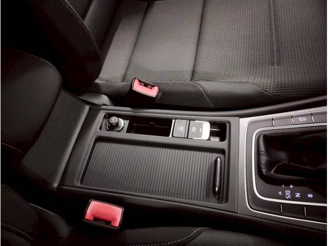 ゴルフ TSIコンフォートラインブルーモーションテクノロジー 点検整備付/スペアキー/ETC/アダプティブクルーズコントロール/オートライト/Bluetooth/禁煙/ナビ/HIDヘッドライト/バックカメラ/左右独立AC/16AW/取説/記録簿(36枚目)