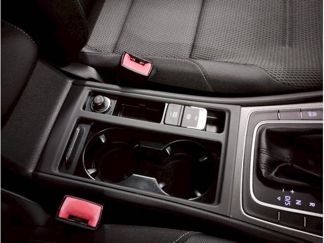 ゴルフ TSIコンフォートラインブルーモーションテクノロジー 点検整備付/スペアキー/ETC/アダプティブクルーズコントロール/オートライト/Bluetooth/禁煙/ナビ/HIDヘッドライト/バックカメラ/左右独立AC/16AW/取説/記録簿(37枚目)