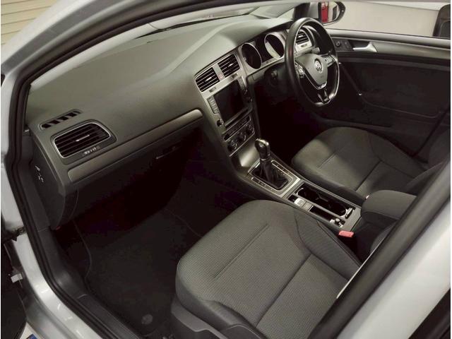 ゴルフ TSIコンフォートラインブルーモーションテクノロジー 点検整備付/スペアキー/ETC/アダプティブクルーズコントロール/オートライト/Bluetooth/禁煙/ナビ/HIDヘッドライト/バックカメラ/左右独立AC/16AW/取説/記録簿(42枚目)