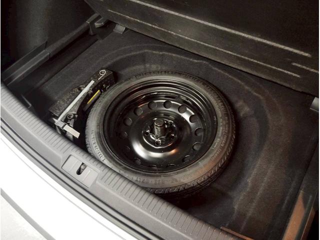 ゴルフ TSIコンフォートラインブルーモーションテクノロジー 点検整備付/スペアキー/ETC/アダプティブクルーズコントロール/オートライト/Bluetooth/禁煙/ナビ/HIDヘッドライト/バックカメラ/左右独立AC/16AW/取説/記録簿(53枚目)