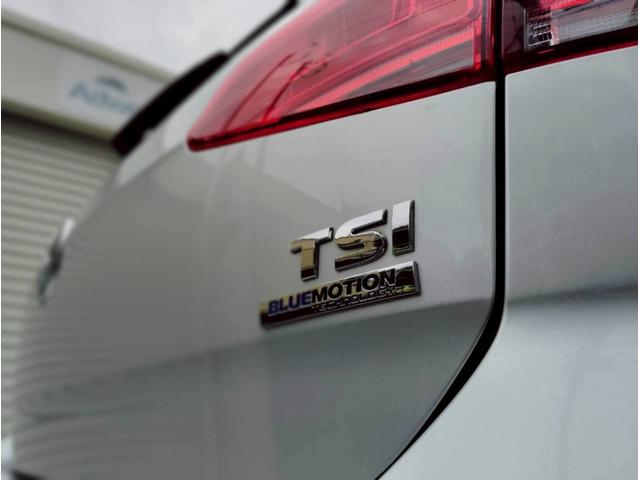 ゴルフ TSIコンフォートラインブルーモーションテクノロジー 点検整備付/スペアキー/ETC/アダプティブクルーズコントロール/オートライト/Bluetooth/禁煙/ナビ/HIDヘッドライト/バックカメラ/左右独立AC/16AW/取説/記録簿(62枚目)