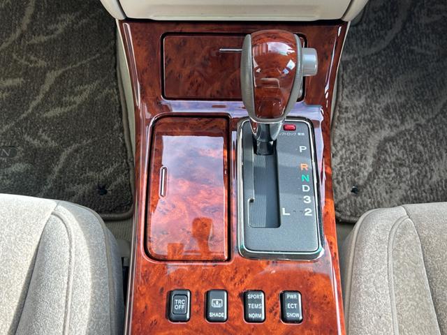 クラウン ロイヤルサルーンG ワンオーナー タイヤ新品(17枚目)