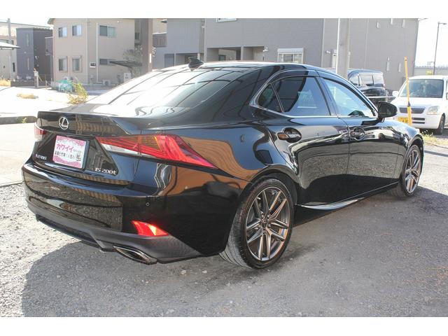 ＩＳ ＩＳ２００ｔ　Ｆスポーツ　修復歴無し・３年保証・後期モデル・禁煙車・新品コーティング施工済・赤シート・純正ワイドナビ・レクサスセーフティシステムプラス・純正ドライブレコーダー・シートヒーター・３眼ＬＥＤライト・ＢＳＭ・ＥＴＣ（6枚目）