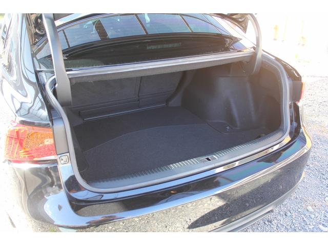 ＩＳ ＩＳ２００ｔ　Ｆスポーツ　修復歴無し・３年保証・後期モデル・禁煙車・新品コーティング施工済・赤シート・純正ワイドナビ・レクサスセーフティシステムプラス・純正ドライブレコーダー・シートヒーター・３眼ＬＥＤライト・ＢＳＭ・ＥＴＣ（13枚目）