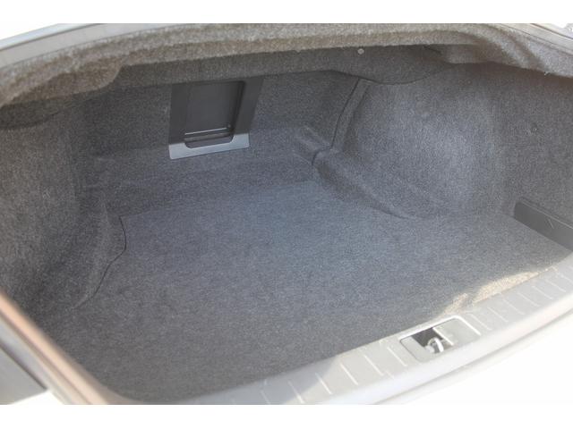 【ラゲッジスペース】後部座席を前に倒してスペースを広げることも可能♪