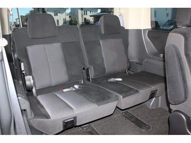 デリカＤ：５ ローデスト　Ｇ　パワーパッケージ　修復歴無し・禁煙車・後期モデル・７人乗りキャプテンシート・後席フリップダウンモニター・純正オプションＲＡＹＺ１８インチメッキアルミ・両側電動スライドドア・スマートキー・ローデストフルエアロ・ＥＴＣ（11枚目）