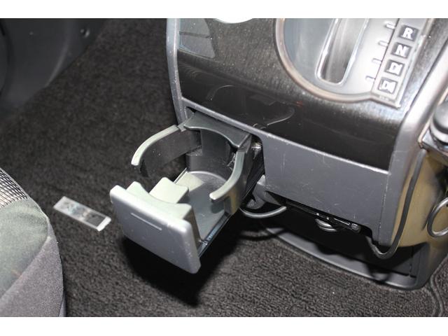 デリカＤ：５ ローデスト　Ｇ　パワーパッケージ　修復歴無し・禁煙車・後期モデル・７人乗りキャプテンシート・後席フリップダウンモニター・純正オプションＲＡＹＺ１８インチメッキアルミ・両側電動スライドドア・スマートキー・ローデストフルエアロ・ＥＴＣ（30枚目）