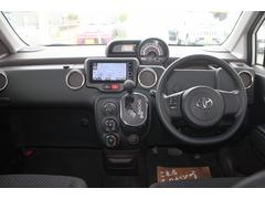 【徹底クリーニング】お車が入庫した段階で内外装のクリーニングはもちろんの事ドアの内側やトランクを開けた内側まで隅々クリーニングして展示しております。皆様に「すごくキレイ」と喜んでいただけています。 2