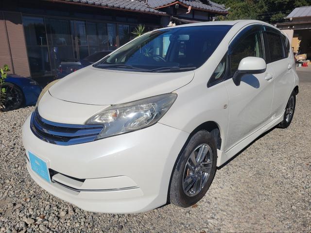 ノート ライダー　アイドルストップ　ＡＢＳ　キーレス　エアバック　パワーステアリング　スマートキー＆プッシュスタート　衝突安全ボディ　エアコン　パワーウィンドウ　盗難防止システム　助手席エアバック　ＥＴＣ（2枚目）