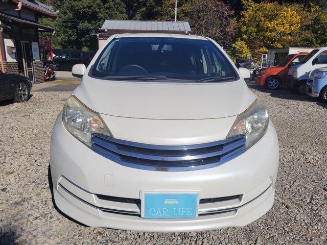 ノート ライダー　アイドルストップ　ＡＢＳ　キーレス　エアバック　パワーステアリング　スマートキー＆プッシュスタート　衝突安全ボディ　エアコン　パワーウィンドウ　盗難防止システム　助手席エアバック　ＥＴＣ（3枚目）