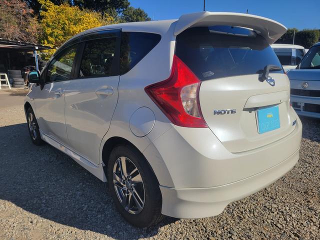 ノート ライダー　アイドルストップ　ＡＢＳ　キーレス　エアバック　パワーステアリング　スマートキー＆プッシュスタート　衝突安全ボディ　エアコン　パワーウィンドウ　盗難防止システム　助手席エアバック　ＥＴＣ（6枚目）