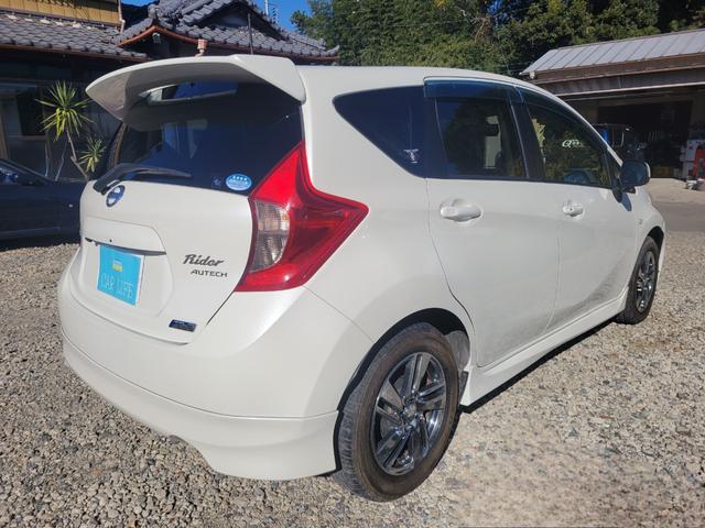 ノート ライダー　アイドルストップ　ＡＢＳ　キーレス　エアバック　パワーステアリング　スマートキー＆プッシュスタート　衝突安全ボディ　エアコン　パワーウィンドウ　盗難防止システム　助手席エアバック　ＥＴＣ（8枚目）