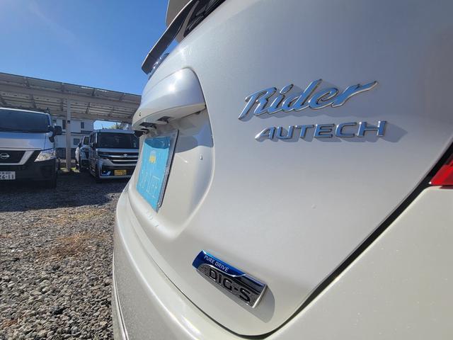 ノート ライダー　アイドルストップ　ＡＢＳ　キーレス　エアバック　パワーステアリング　スマートキー＆プッシュスタート　衝突安全ボディ　エアコン　パワーウィンドウ　盗難防止システム　助手席エアバック　ＥＴＣ（10枚目）