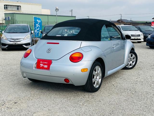 ニュービートルカブリオレ ベースグレード　本革シート　アルミホイール　ＥＴＣ　ポータブルナビ　運転席助手席エアバッグ　盗難防止システム（22枚目）
