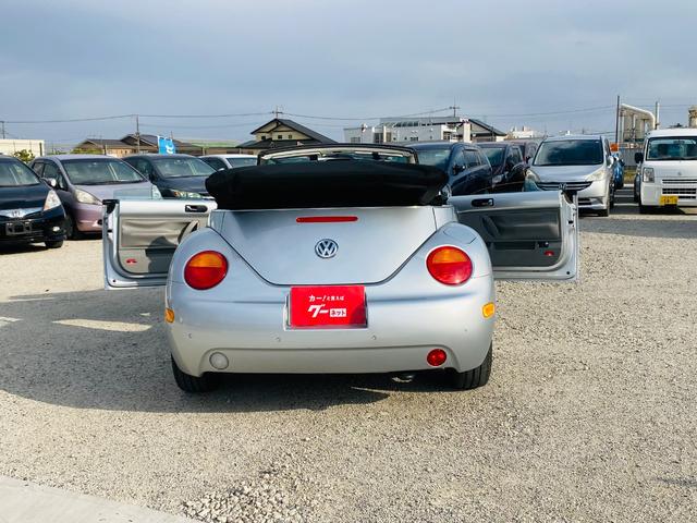 ニュービートルカブリオレ ベースグレード　本革シート　アルミホイール　ＥＴＣ　ポータブルナビ　運転席助手席エアバッグ　盗難防止システム（23枚目）