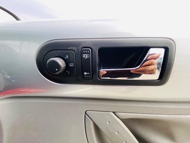 ニュービートルカブリオレ ベースグレード　本革シート　アルミホイール　ＥＴＣ　ポータブルナビ　運転席助手席エアバッグ　盗難防止システム（37枚目）
