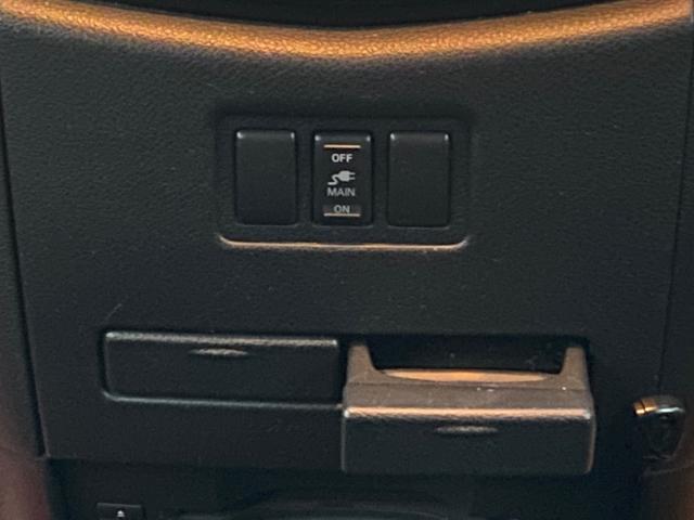 エルグランド ２５０ハイウェイスター　両側スライド片側電動スライドドア　ナビ　全周囲カメラ　ＥＴＣ　ＨＩＤライト　アルミホイール　スマートキー　盗難防止システム　ＡＢＳ　ＥＳＣ　運転席助手席エアバッグ（16枚目）