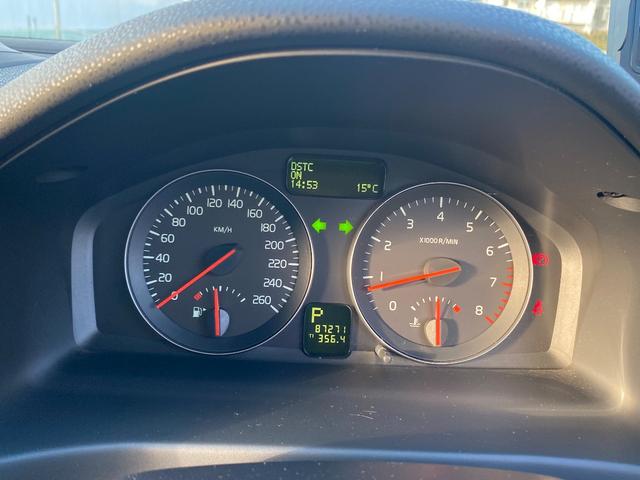 Ｖ５０ ２．４アクティブ　右ハンドル　ＣＤ　ＡＢＳ　盗難防止システム　運転席エアバッグ　助手席エアバッグ　サイドエアバッグ　エアコン　パワーステアリング　パワーウィンドウ　ＡＷ１６インチ（3枚目）