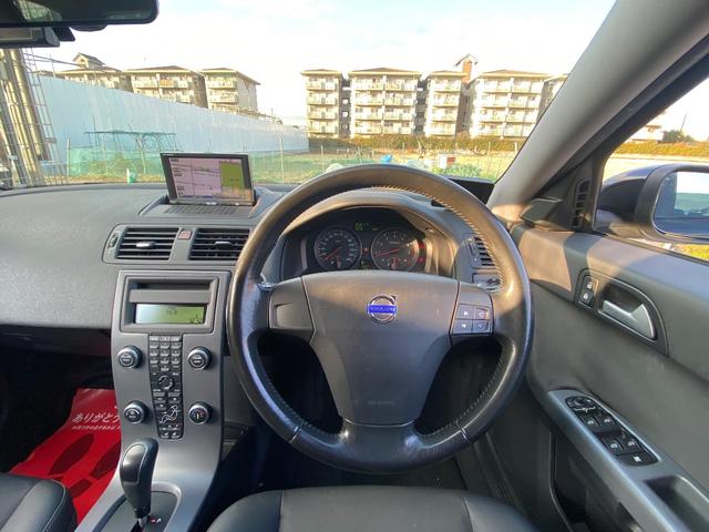 Ｖ５０ ２．４アクティブ　右ハンドル　ＣＤ　ＡＢＳ　盗難防止システム　運転席エアバッグ　助手席エアバッグ　サイドエアバッグ　エアコン　パワーステアリング　パワーウィンドウ　ＡＷ１６インチ（8枚目）