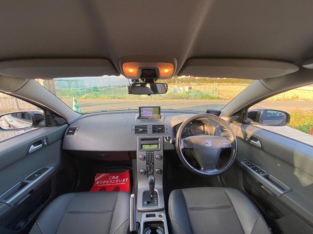 Ｖ５０ ２．４アクティブ　右ハンドル　ＣＤ　ＡＢＳ　盗難防止システム　運転席エアバッグ　助手席エアバッグ　サイドエアバッグ　エアコン　パワーステアリング　パワーウィンドウ　ＡＷ１６インチ（19枚目）