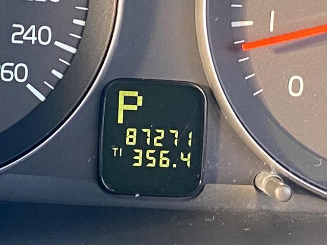 Ｖ５０ ２．４アクティブ　右ハンドル　ＣＤ　ＡＢＳ　盗難防止システム　運転席エアバッグ　助手席エアバッグ　サイドエアバッグ　エアコン　パワーステアリング　パワーウィンドウ　ＡＷ１６インチ（23枚目）