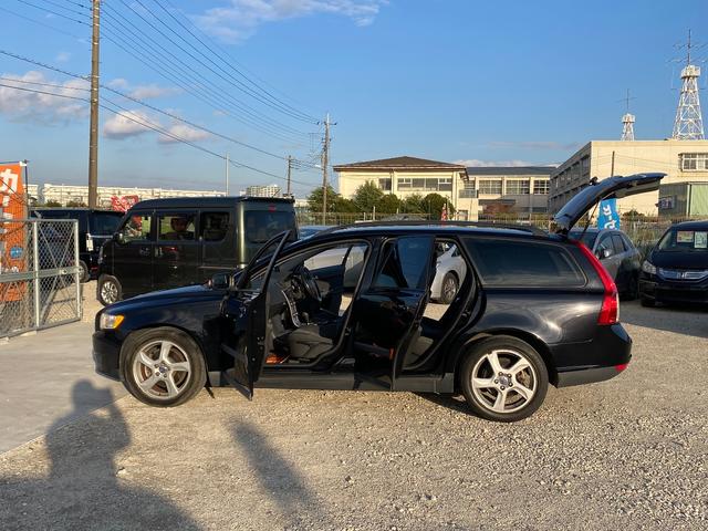 Ｖ５０ ２．４アクティブ　右ハンドル　ＣＤ　ＡＢＳ　盗難防止システム　運転席エアバッグ　助手席エアバッグ　サイドエアバッグ　エアコン　パワーステアリング　パワーウィンドウ　ＡＷ１６インチ（56枚目）