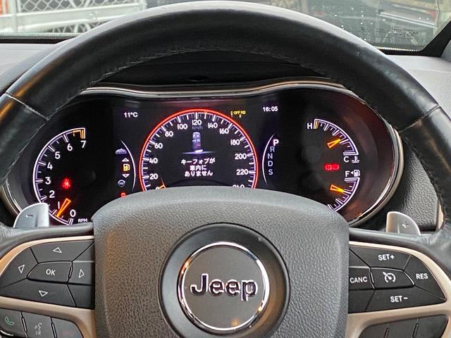 ジープ・グランドチェロキー リミテッド　ナビ　ＣＤ　４ＷＤ　盗難防止システム　ＡＢＳ　運転席エアバッグ　助手席エアバッグ　サイドエアバッグ　パワーシート　エアコン　パワーステアリング　パワーウィンドウ　ＨＩＤ　オートクルーズコントロール（3枚目）