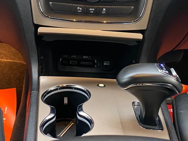 ジープ・グランドチェロキー リミテッド　ナビ　ＣＤ　４ＷＤ　盗難防止システム　ＡＢＳ　運転席エアバッグ　助手席エアバッグ　サイドエアバッグ　パワーシート　エアコン　パワーステアリング　パワーウィンドウ　ＨＩＤ　オートクルーズコントロール（30枚目）