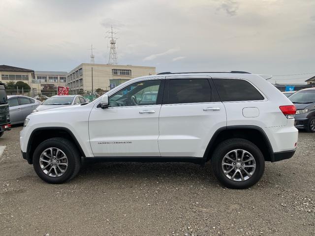 ジープ・グランドチェロキー リミテッド　ナビ　ＣＤ　４ＷＤ　盗難防止システム　ＡＢＳ　運転席エアバッグ　助手席エアバッグ　サイドエアバッグ　パワーシート　エアコン　パワーステアリング　パワーウィンドウ　ＨＩＤ　オートクルーズコントロール（46枚目）