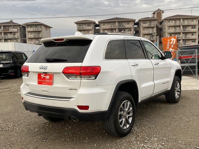 ジープ・グランドチェロキー リミテッド　ナビ　ＣＤ　４ＷＤ　盗難防止システム　ＡＢＳ　運転席エアバッグ　助手席エアバッグ　サイドエアバッグ　パワーシート　エアコン　パワーステアリング　パワーウィンドウ　ＨＩＤ　オートクルーズコントロール（53枚目）
