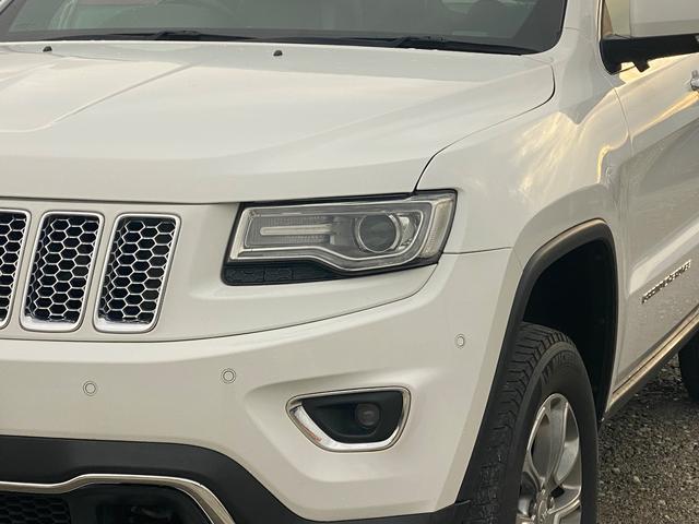 ジープ・グランドチェロキー リミテッド　ナビ　ＣＤ　４ＷＤ　盗難防止システム　ＡＢＳ　運転席エアバッグ　助手席エアバッグ　サイドエアバッグ　パワーシート　エアコン　パワーステアリング　パワーウィンドウ　ＨＩＤ　オートクルーズコントロール（70枚目）