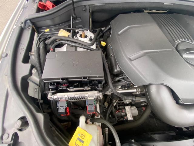 ジープ・グランドチェロキー リミテッド　ナビ　ＣＤ　４ＷＤ　盗難防止システム　ＡＢＳ　運転席エアバッグ　助手席エアバッグ　サイドエアバッグ　パワーシート　エアコン　パワーステアリング　パワーウィンドウ　ＨＩＤ　オートクルーズコントロール（79枚目）