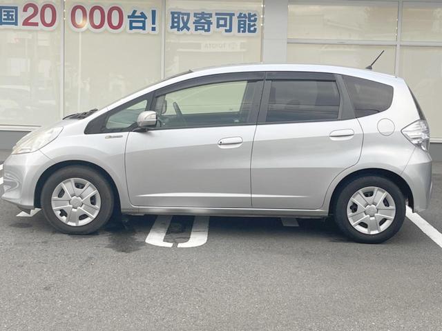 フィットハイブリッド ハイブリッド・１０ｔｈアニバーサリー　純正ＳＤナビ　バックカメラ　禁煙車　ドラレコ　ＬＥＤヘッド　ビルトインＥＴＣ　クルコン　オートライト　オートエアコン　純正１４インチアルミ　ＣＤ（22枚目）