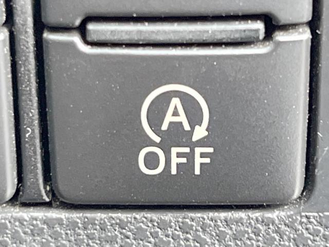 【アイドリングストップ】赤信号や渋滞で停車した際にエンジンを停止し、無駄な燃料の消費を抑えます。燃費向上や環境保護につなげる機能♪エンジンはブレーキを離せば再始動します。