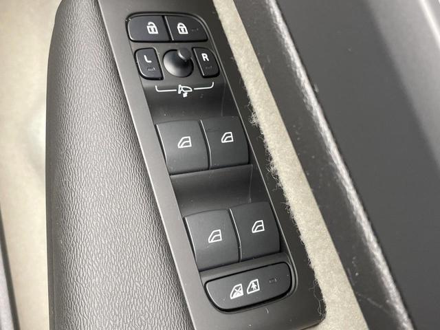 ＸＣ４０ アルティメット　Ｂ４　ＡＷＤ　レーダークルーズコントロール　パノラミックビューモニター　白革シート　全席シートヒーター　アップルカープレイ　ｈａｒｍａｎ／ｋａｒｄｏｎサウンド　前席メモリー付パワーシート　パワーリアゲート　禁煙車（46枚目）