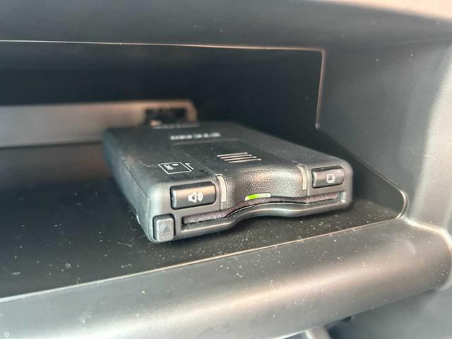 エクリプスクロスＰＨＥＶ Ｐ　ツインルーフ／Ａｐｐｌｅ　ＣａｒＰｌａｙ／ルーフレール／Ｓ－ＡＷＣ／ｅ－アシスト／アラウンドビューモニター／左右独立オートエアコン／シートヒーター／ハンドルヒーター／ダウンヒルアシストコントロール（12枚目）