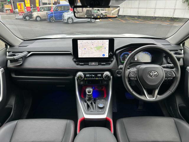 RAV4 ハイブリッドアドベンチャー オフロードパッケージII パノラミックビューモニター/デジタルインナーミラー/ラゲッジルーム/寒冷地仕様/コーナーセンサー/ブラインドスポットモニター/リアフォグランプ/合皮スポーティシート/純正ナビ/Bluetooth(3枚目)