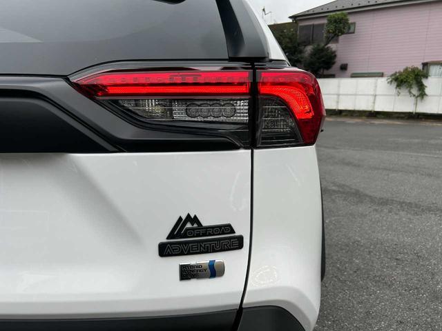 RAV4 ハイブリッドアドベンチャー オフロードパッケージII パノラミックビューモニター/デジタルインナーミラー/ラゲッジルーム/寒冷地仕様/コーナーセンサー/ブラインドスポットモニター/リアフォグランプ/合皮スポーティシート/純正ナビ/Bluetooth(43枚目)
