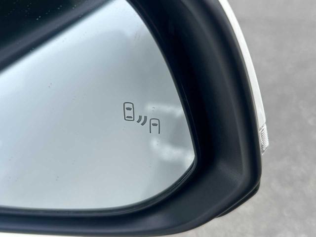 カローラクロス Ｓ　ＢＳＭ／純正９インチナビ／パノラミックビューモニター／フルセグ／ＡＣＣ／Ｔ－Ｃｏｎｎｅｃｔ／クリアランスソナー／衝突被害軽減／レーンキープ／横滑り防止／純正１７ＡＷ／ＥＴＣ２．０／前後ドラレコ／ＥＴＣ（3枚目）