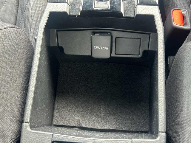 カローラクロス Ｓ　ＢＳＭ／純正９インチナビ／パノラミックビューモニター／フルセグ／ＡＣＣ／Ｔ－Ｃｏｎｎｅｃｔ／クリアランスソナー／衝突被害軽減／レーンキープ／横滑り防止／純正１７ＡＷ／ＥＴＣ２．０／前後ドラレコ／ＥＴＣ（13枚目）