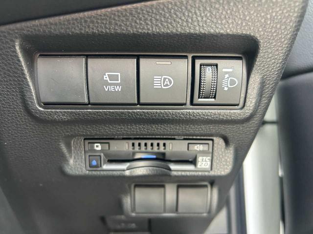 カローラクロス Ｓ　ＢＳＭ／純正９インチナビ／パノラミックビューモニター／フルセグ／ＡＣＣ／Ｔ－Ｃｏｎｎｅｃｔ／クリアランスソナー／衝突被害軽減／レーンキープ／横滑り防止／純正１７ＡＷ／ＥＴＣ２．０／前後ドラレコ／ＥＴＣ（17枚目）