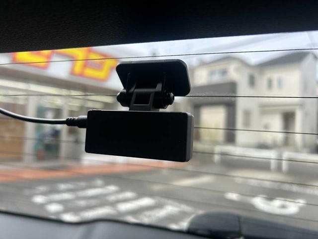 カローラクロス Ｓ　ＢＳＭ／純正９インチナビ／パノラミックビューモニター／フルセグ／ＡＣＣ／Ｔ－Ｃｏｎｎｅｃｔ／クリアランスソナー／衝突被害軽減／レーンキープ／横滑り防止／純正１７ＡＷ／ＥＴＣ２．０／前後ドラレコ／ＥＴＣ（19枚目）