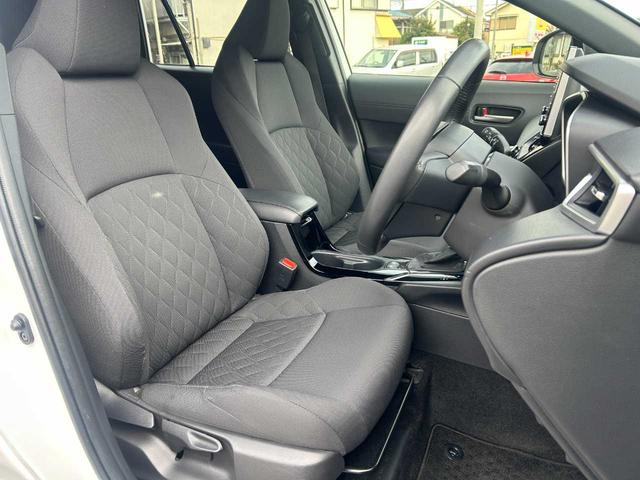 カローラクロス Ｓ　ＢＳＭ／純正９インチナビ／パノラミックビューモニター／フルセグ／ＡＣＣ／Ｔ－Ｃｏｎｎｅｃｔ／クリアランスソナー／衝突被害軽減／レーンキープ／横滑り防止／純正１７ＡＷ／ＥＴＣ２．０／前後ドラレコ／ＥＴＣ（21枚目）