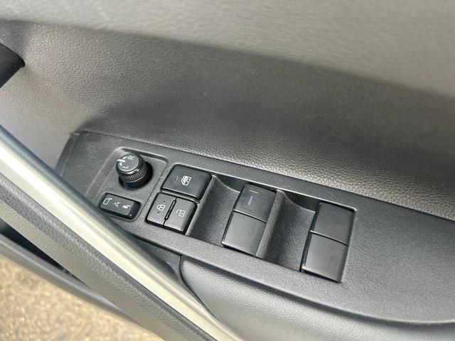 カローラクロス Ｓ　ＢＳＭ／純正９インチナビ／パノラミックビューモニター／フルセグ／ＡＣＣ／Ｔ－Ｃｏｎｎｅｃｔ／クリアランスソナー／衝突被害軽減／レーンキープ／横滑り防止／純正１７ＡＷ／ＥＴＣ２．０／前後ドラレコ／ＥＴＣ（22枚目）