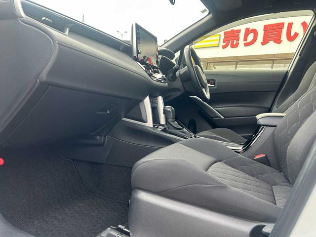 カローラクロス Ｓ　ＢＳＭ／純正９インチナビ／パノラミックビューモニター／フルセグ／ＡＣＣ／Ｔ－Ｃｏｎｎｅｃｔ／クリアランスソナー／衝突被害軽減／レーンキープ／横滑り防止／純正１７ＡＷ／ＥＴＣ２．０／前後ドラレコ／ＥＴＣ（25枚目）